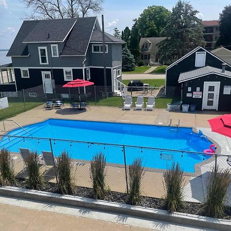 3 Bedroom Condo With Lake Pepin Views With Access To Shared Outdoor Pool Lake City Extérieur photo
