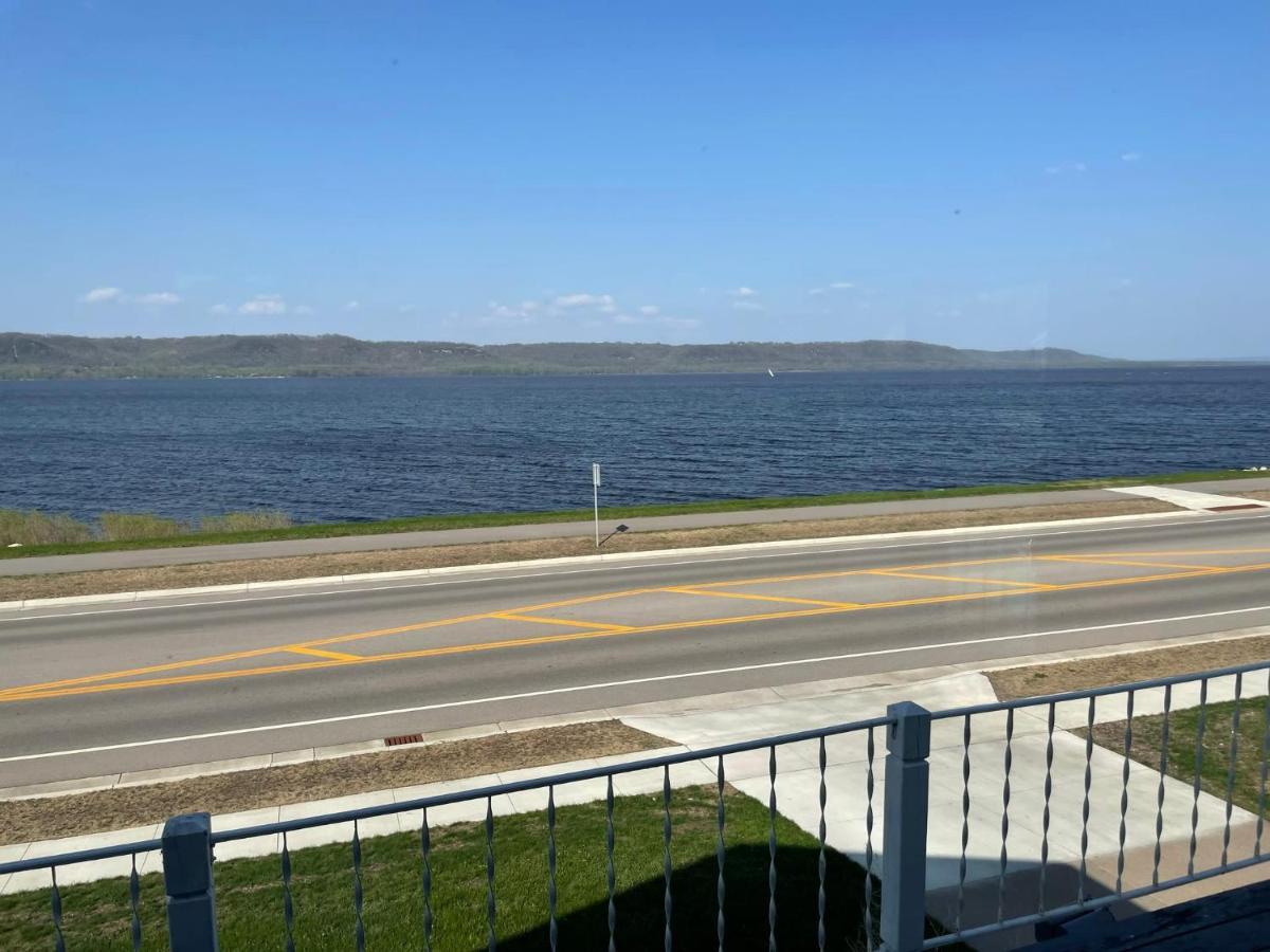 3 Bedroom Condo With Lake Pepin Views With Access To Shared Outdoor Pool Lake City Extérieur photo