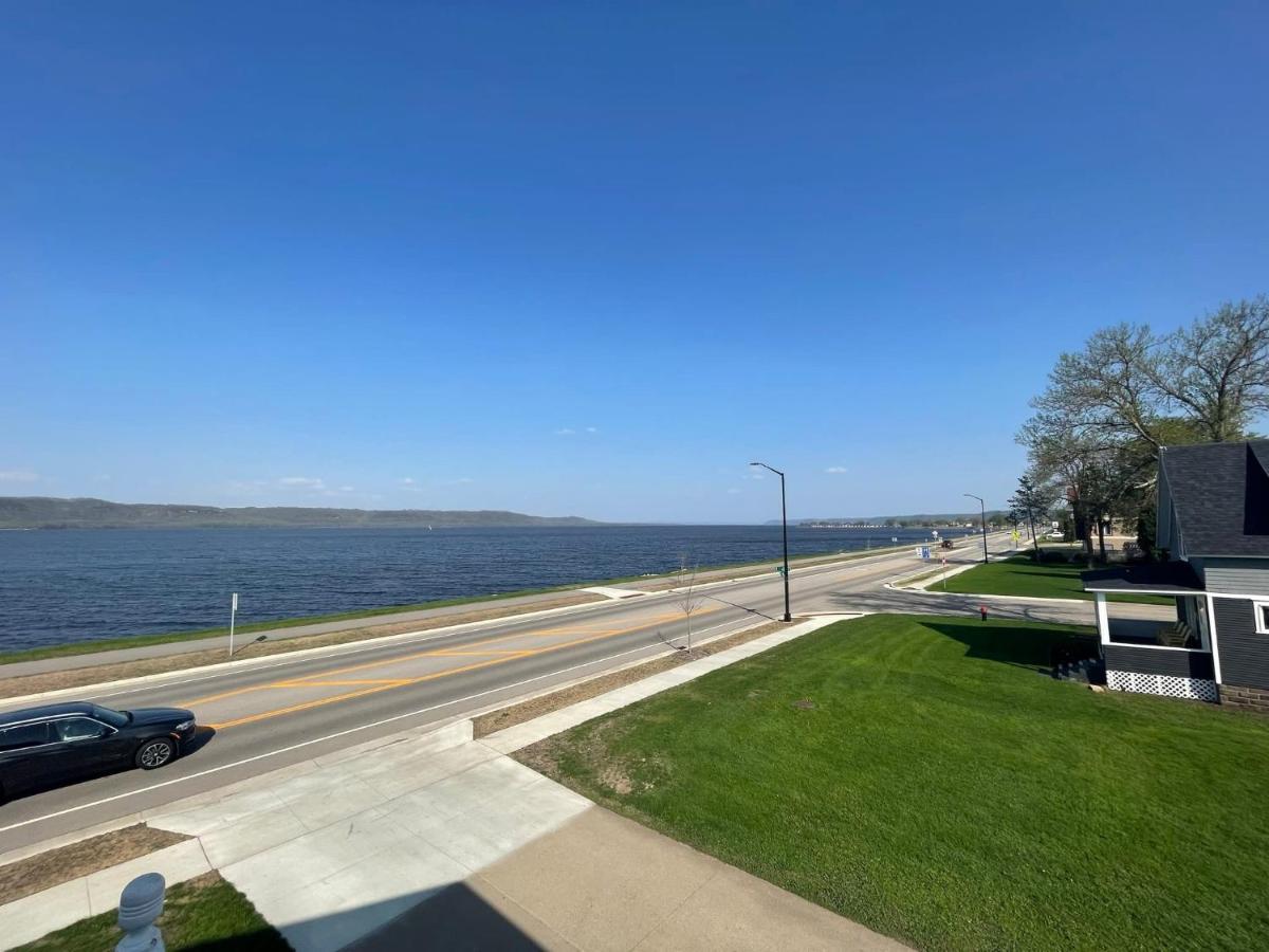 3 Bedroom Condo With Lake Pepin Views With Access To Shared Outdoor Pool Lake City Extérieur photo