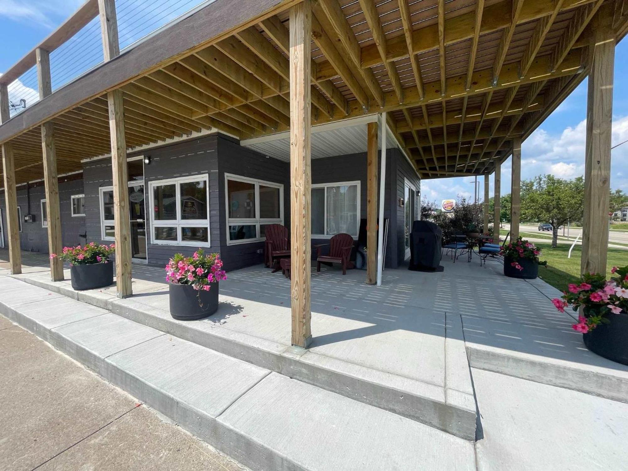3 Bedroom Condo With Lake Pepin Views With Access To Shared Outdoor Pool Lake City Extérieur photo
